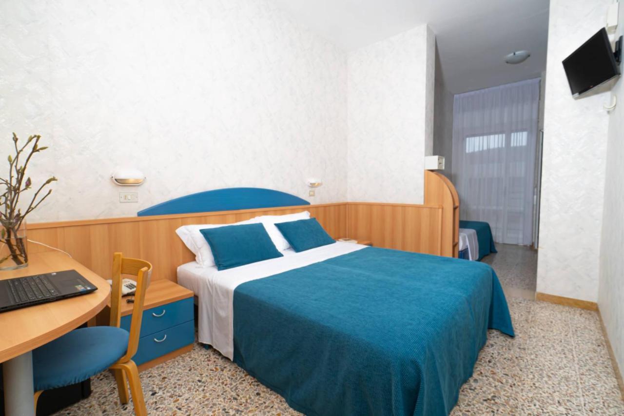 Hotel Sampaoli ベラーリア・イジェア・マリーナ エクステリア 写真