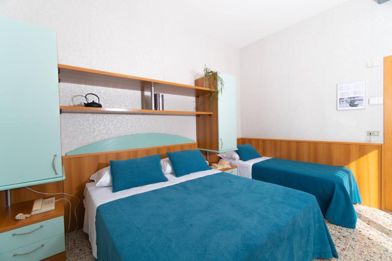 Hotel Sampaoli ベラーリア・イジェア・マリーナ エクステリア 写真